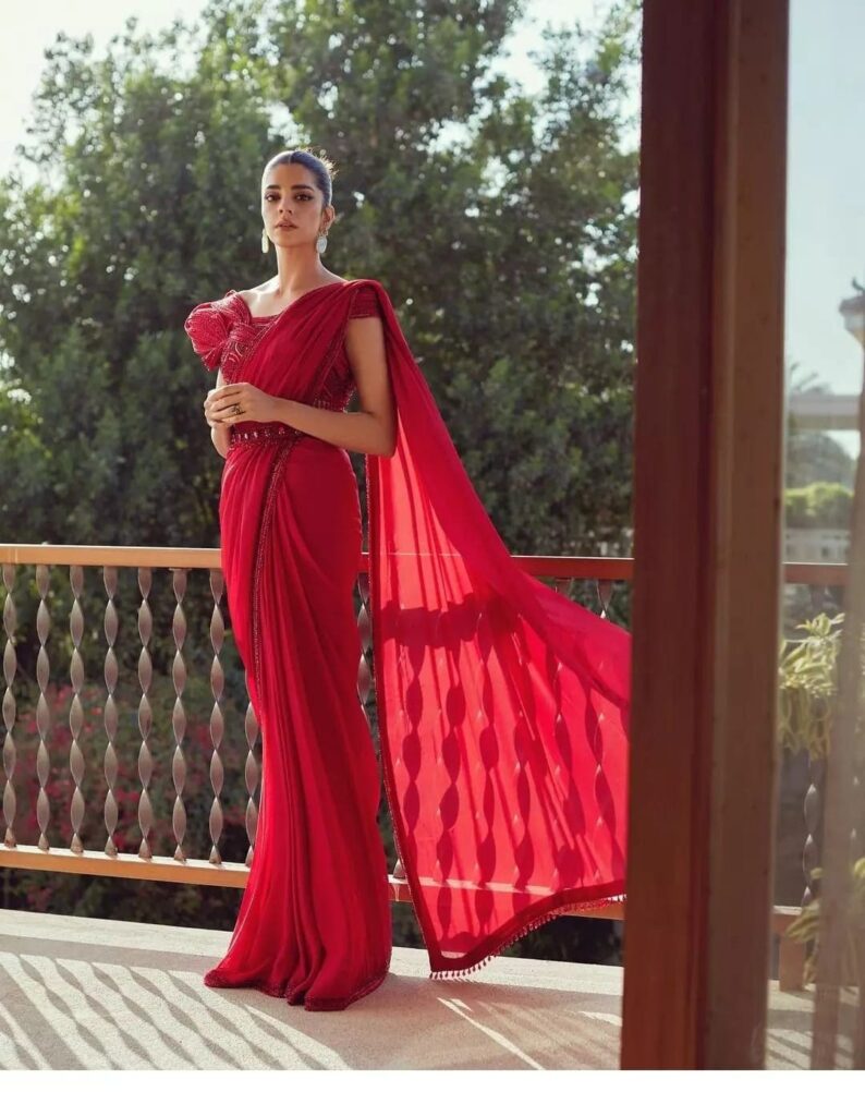 Sanam Saeed steals hearts with new sizzling photos in red saree