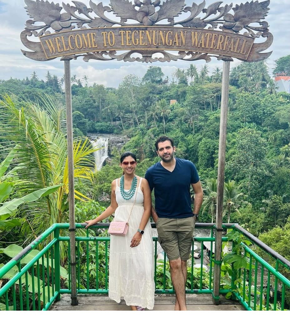 Sunita Marshall, Hassan Ahmed opt for unusual anniversary outfits in Indonesia