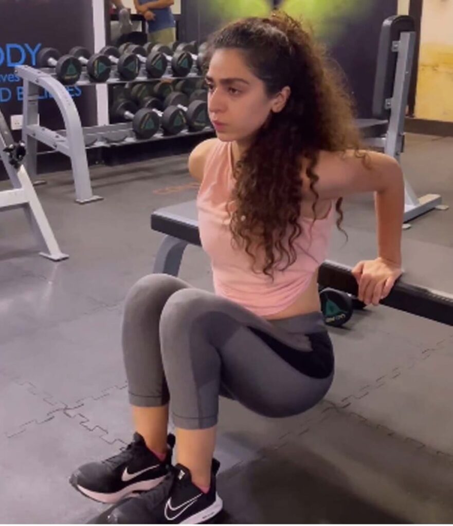 Hajra Yamin Rocks A Workout Look In Style [Pictures]