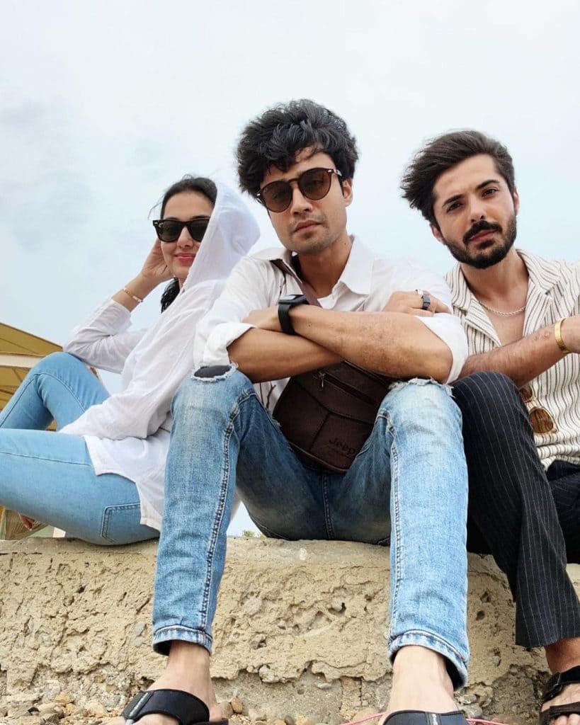 Pakistani Celebrities' Fun-filled Beach Picnic [Photos]