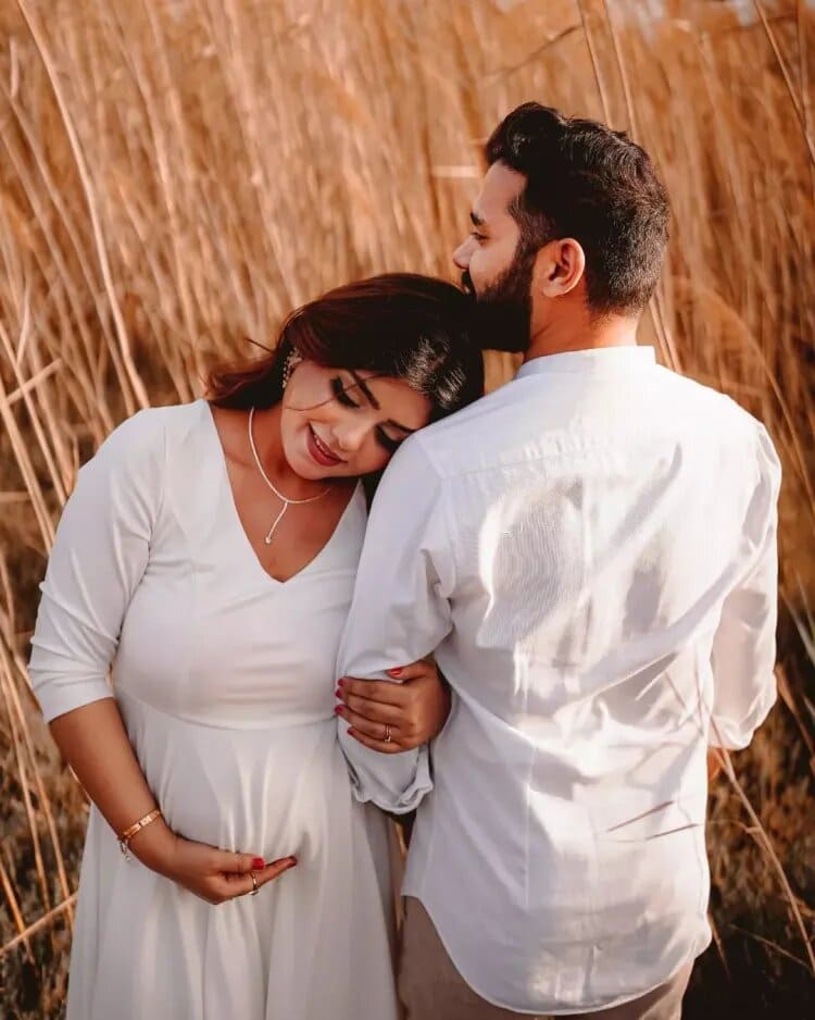 Anumta Qureshi shares happy moments from PREGNANCY