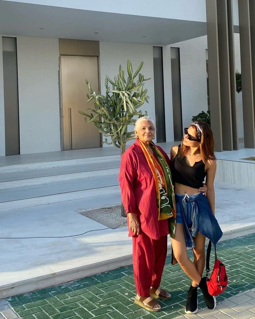 TV actress Ayesha Omar enjoys a vacation in Dubai with her mom