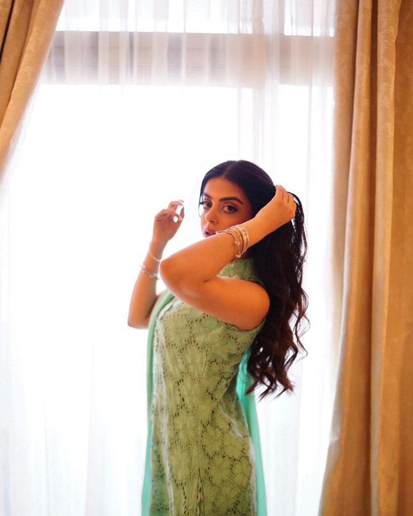 Celebrities' Eid ul Aldha fashion: Ayesha Omar, Mahira Khan, others stun in traditional outfits