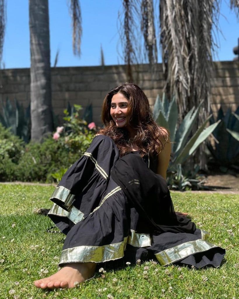 Celebrities' Eid ul Aldha fashion: Ayesha Omar, Mahira Khan, others stun in traditional outfits