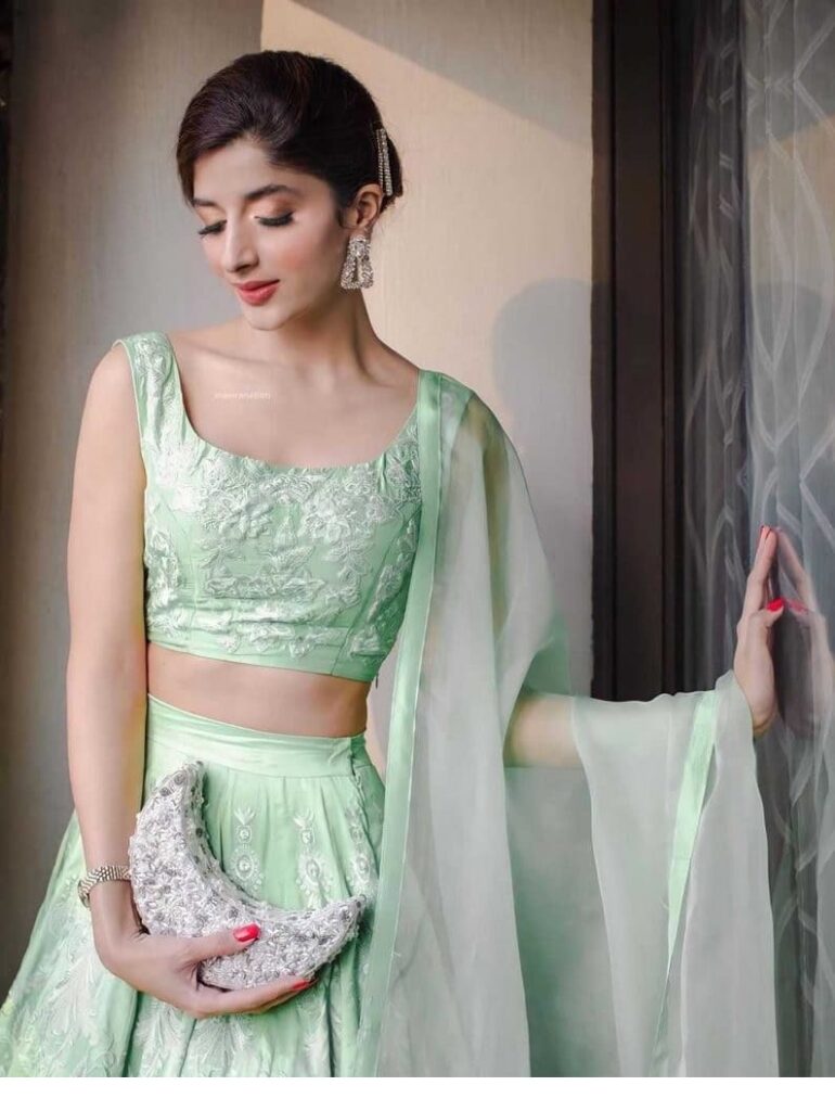 Wow! Mawra Hocane is a fitness freak and these pictures are the proof