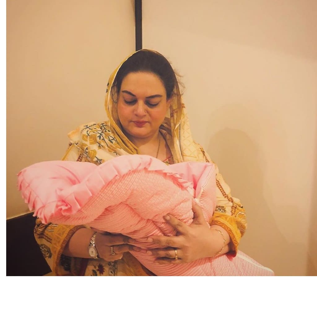 Minal Khan and Ahsan Mohsin Ikram’s newborn gets a visit from Aiman Khan, Amal Muneeb, and Uzma Khan