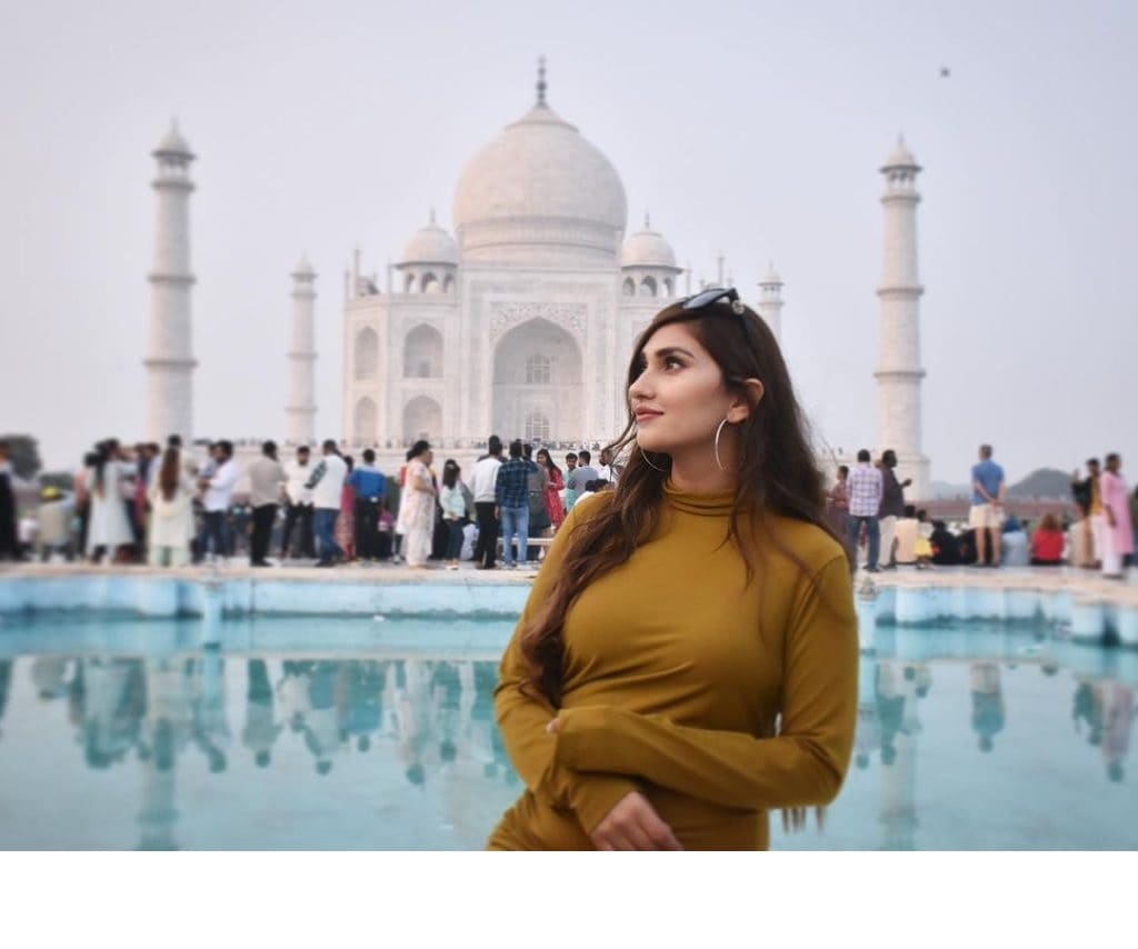 Hassan Ali Shares Photo of Taj Mahal Visit With His Wife and Daughter