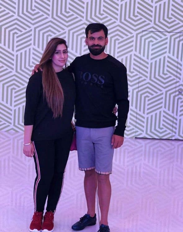 Muhammad Hafeez Vacationing In Australia With Wife